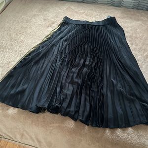 Two toned pleated skirt